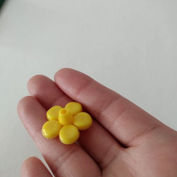 Perky Pet 2 Packs of 9 Count Yellow Replacement Flowers for Feeders - Picture 4 of 7